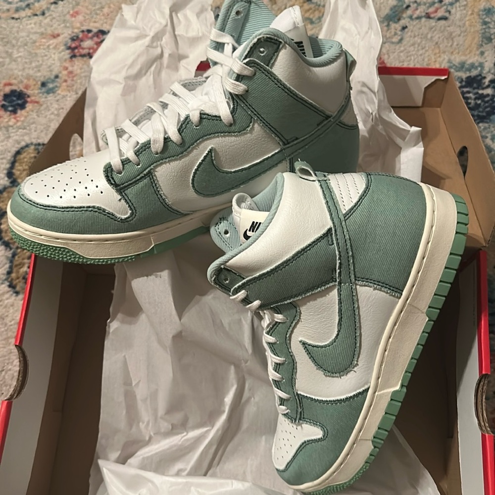 Nike 1985 hi top dunks